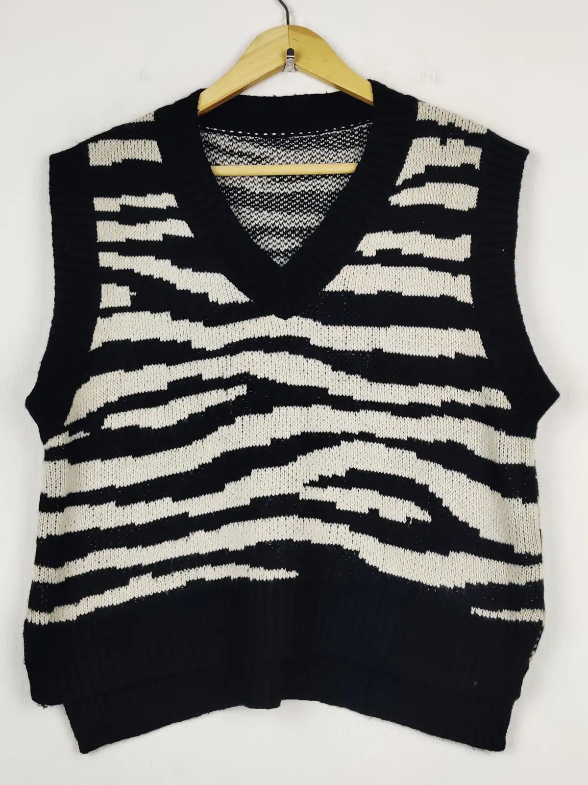 Buy online pre-used pre-loved 100% authentic & Original branded Shein (SL-5894) available in Pakistan. Top international brands avilable.