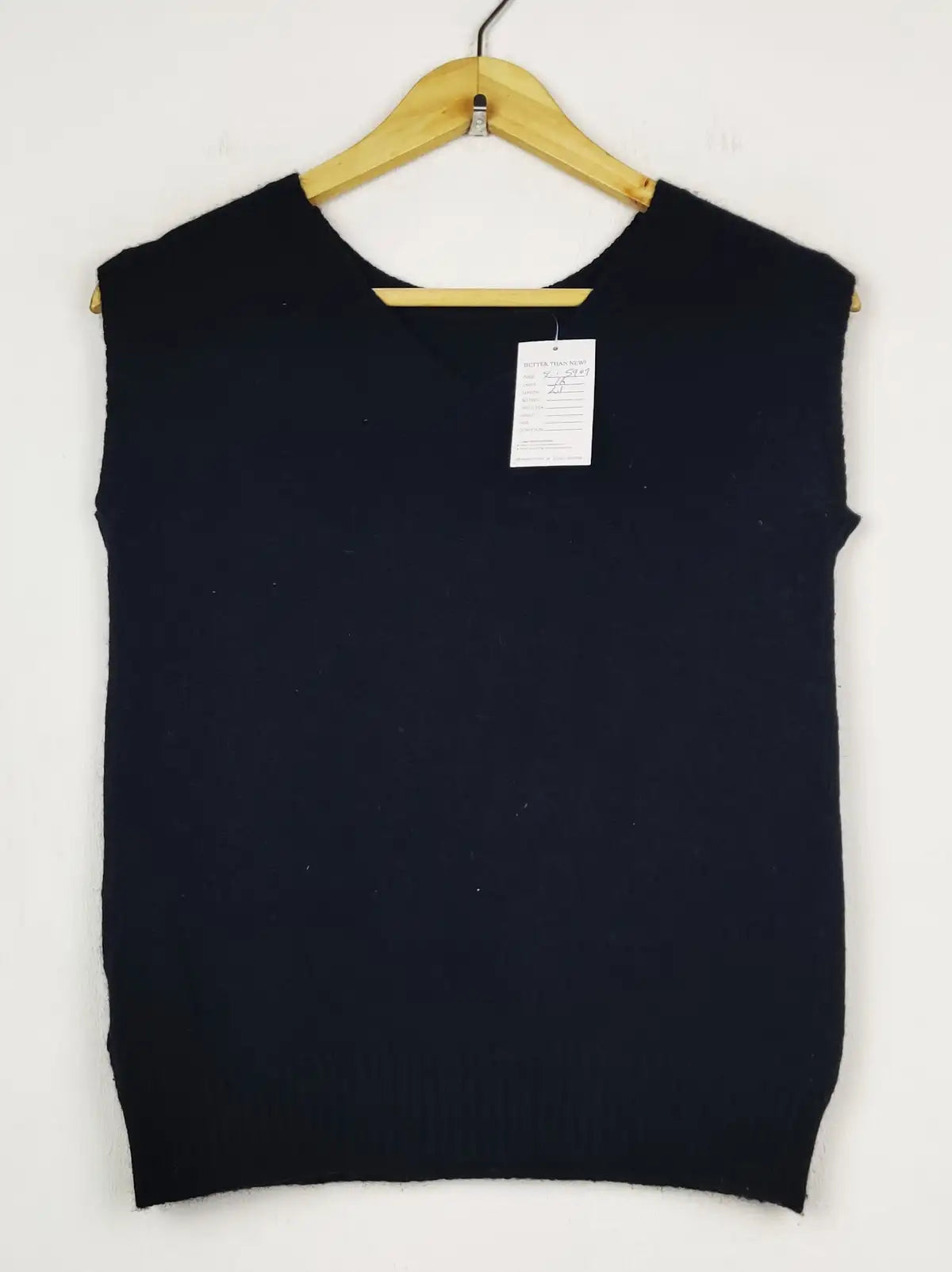 Buy online pre-used pre-loved 100% authentic & Original branded Unknown Brand (SL-5909) available in Pakistan. Top international brands avilable.