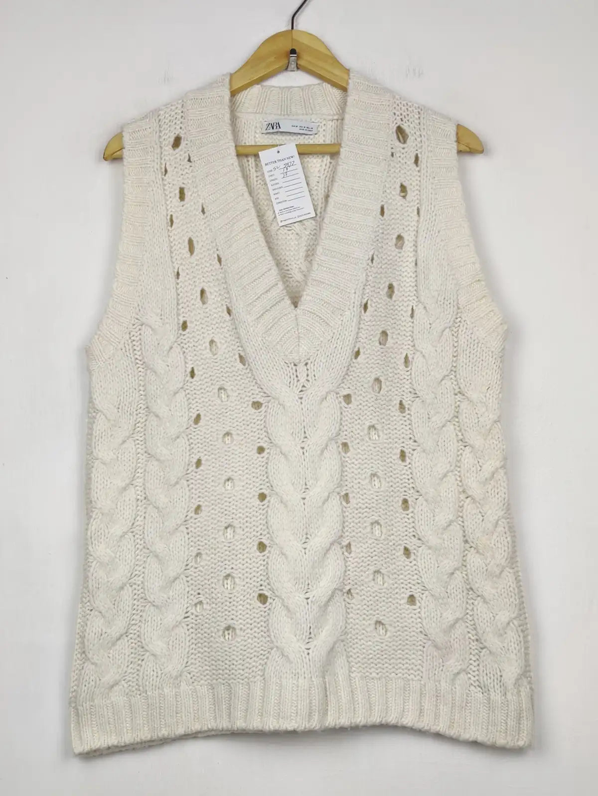 Buy online pre-used pre-loved 100% authentic & Original branded Zara (SL-5977) available in Pakistan. Top international brands avilable.