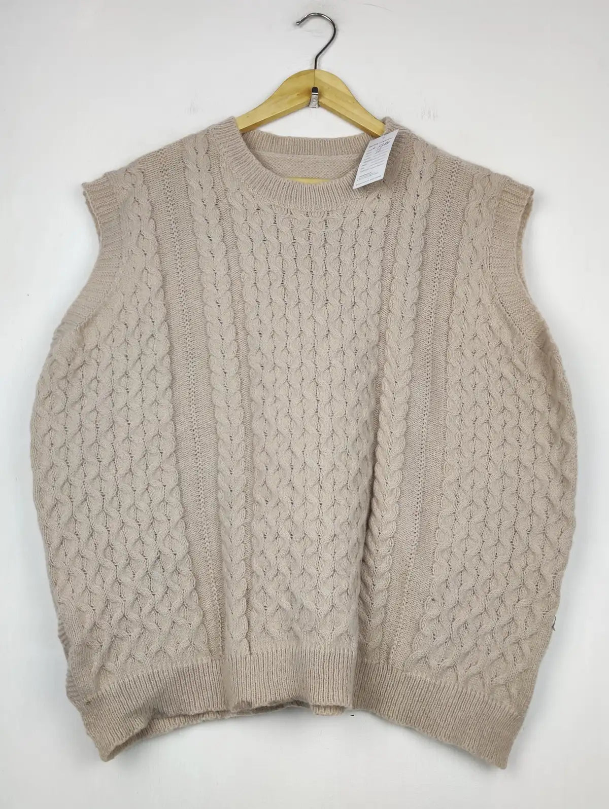 Buy online pre-used pre-loved 100% authentic & Original branded Unknown Brand (SL-5984) available in Pakistan. Top international brands avilable.