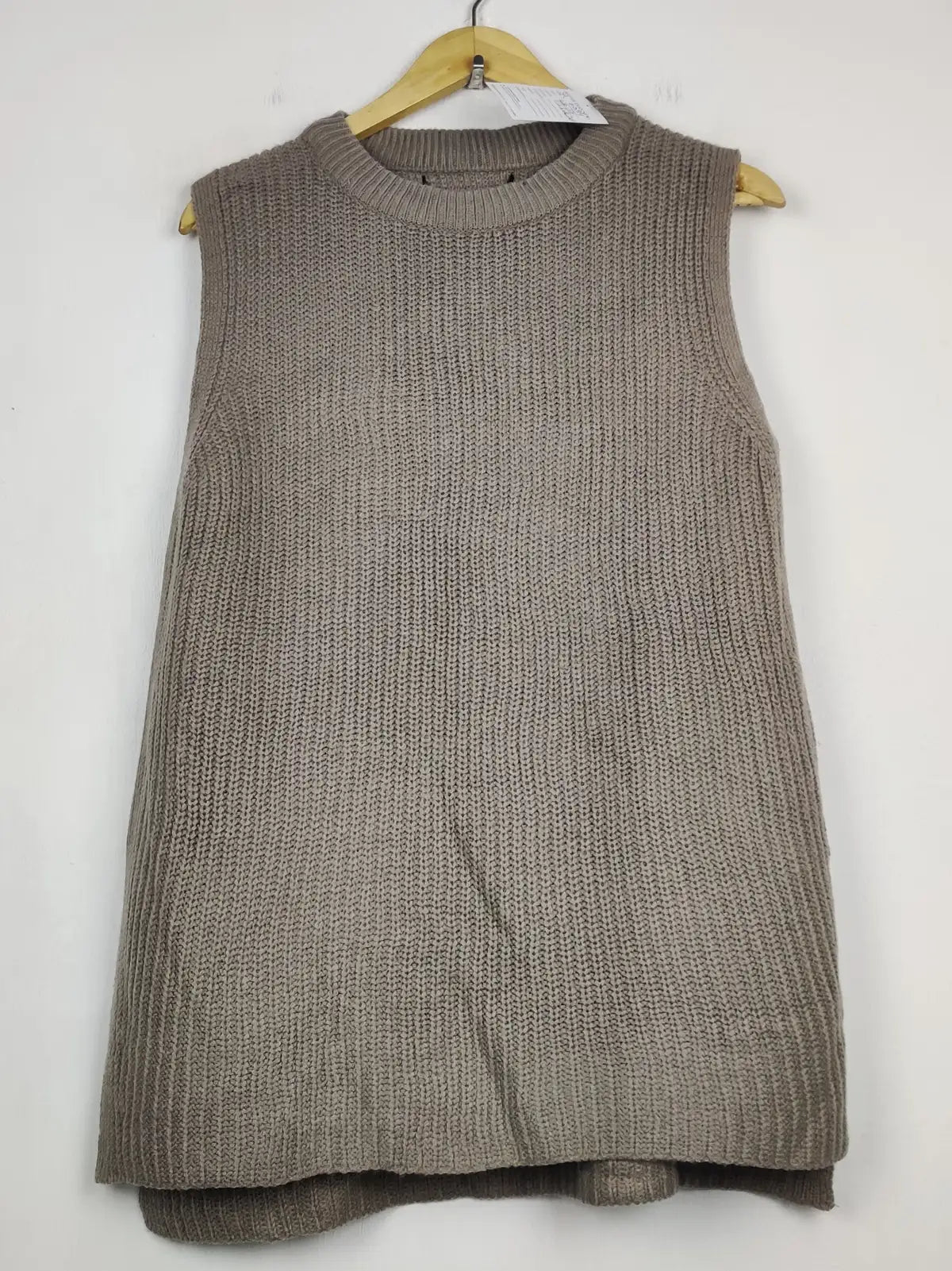 Buy online pre-used pre-loved 100% authentic & Original branded New Look (SL-6034) available in Pakistan. Top international brands avilable.