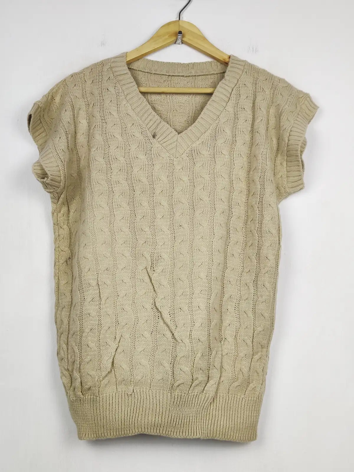 Buy online pre-used pre-loved 100% authentic & Original branded Unknown Brand (SL-6062) available in Pakistan. Top international brands avilable.