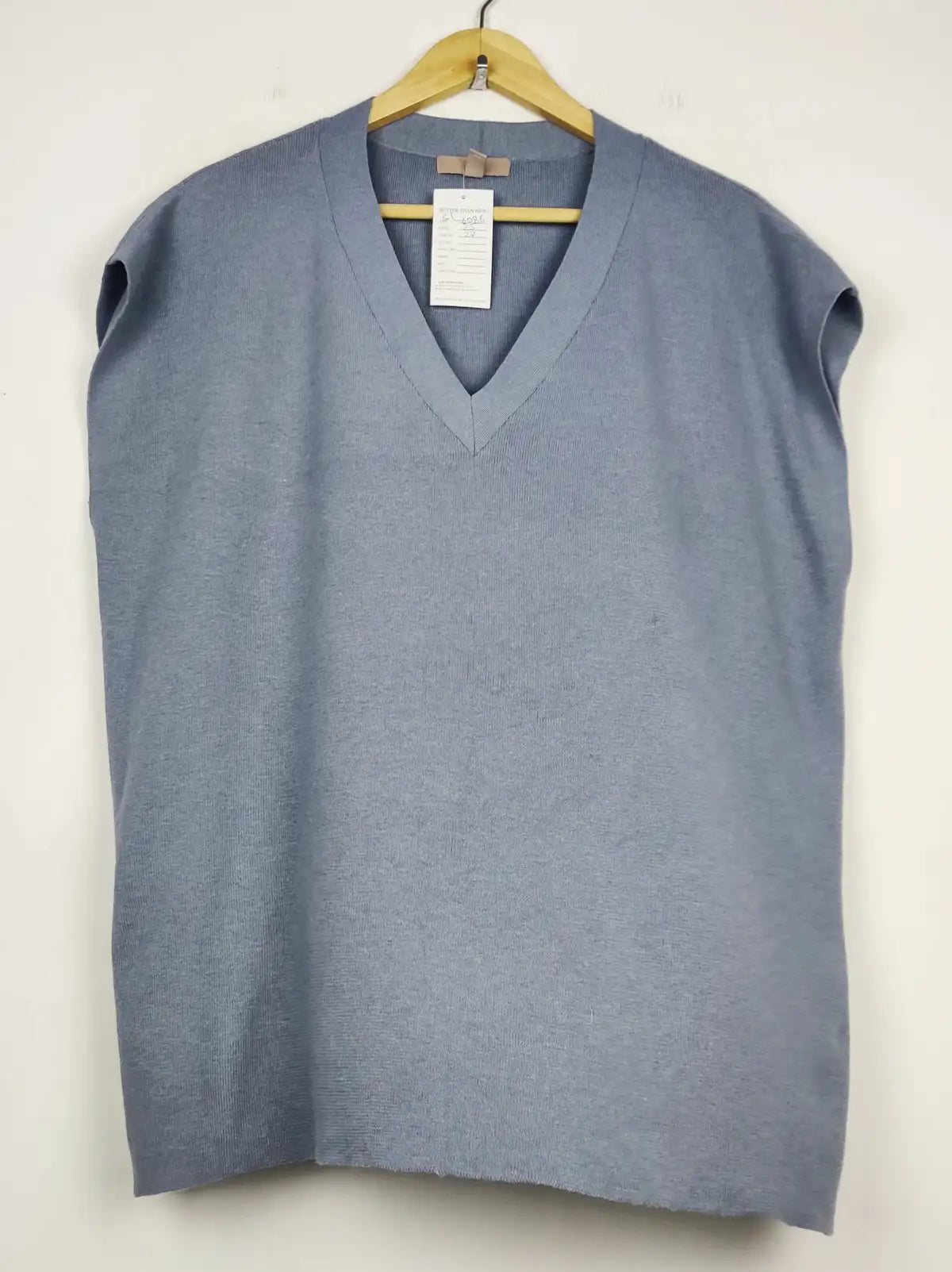 Buy online pre-used pre-loved 100% authentic & Original branded H&M (SL-6086) available in Pakistan. Top international brands avilable.