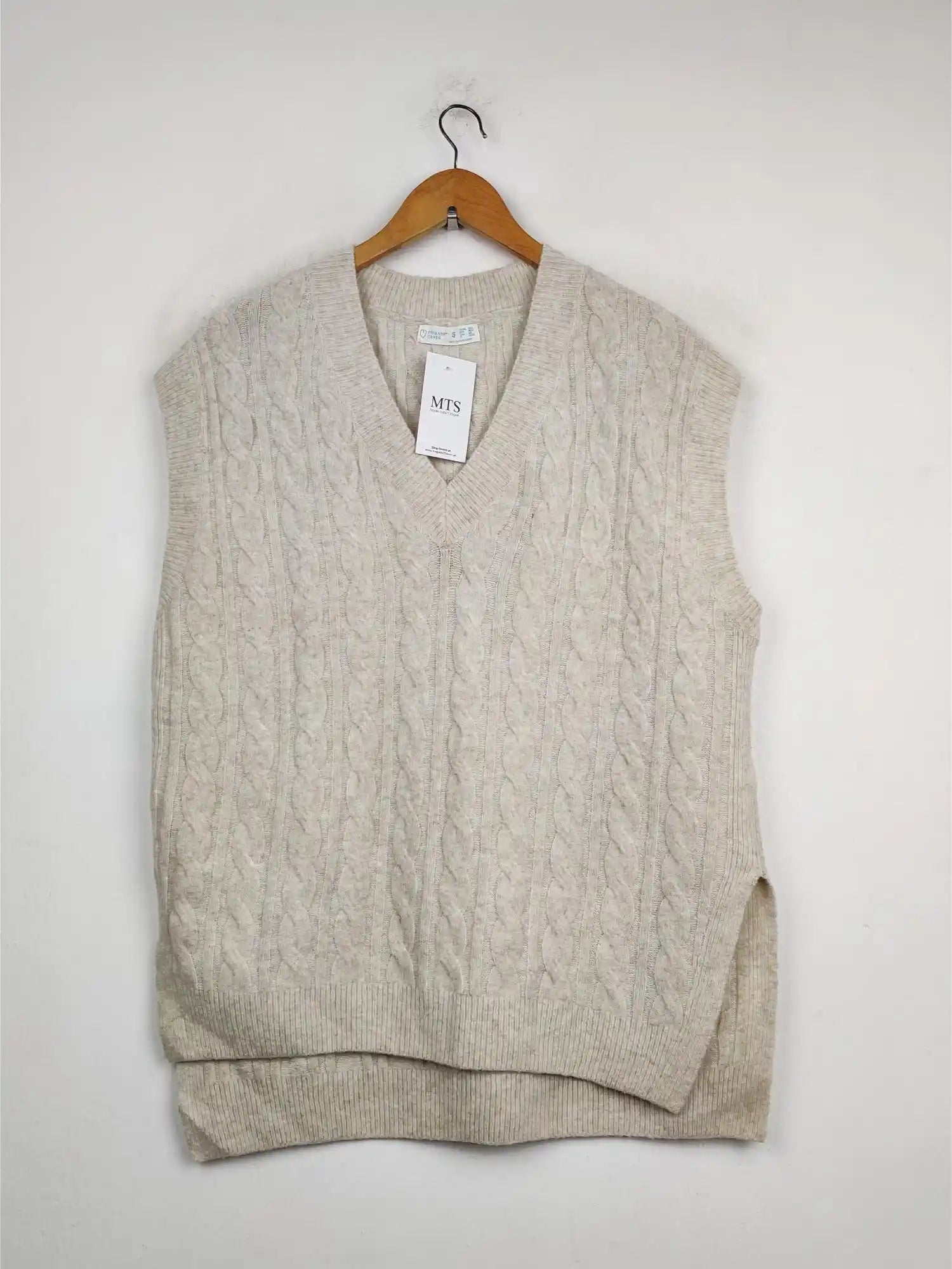 Buy online pre-used pre-loved 100% authentic & Original branded Primark (SL-826) available in Pakistan. Top international brands avilable.