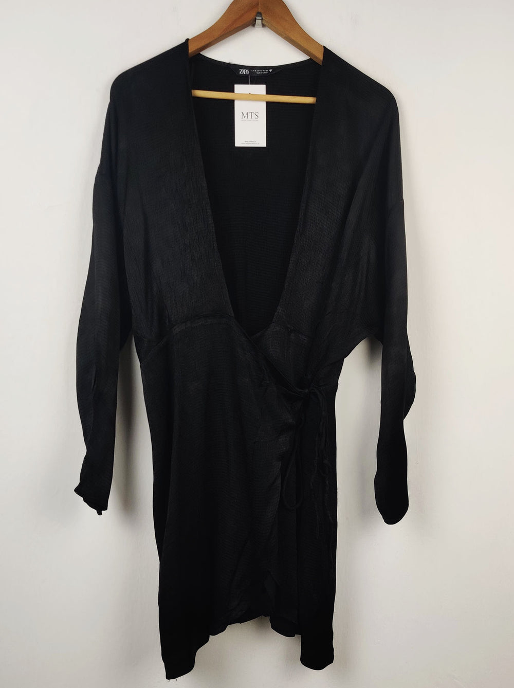 Buy online pre-used pre-loved 100% authentic & Original branded Zara (SWT-1012) available in Pakistan. Top international brands avilable.