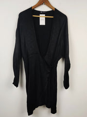 Buy online pre-used pre-loved 100% authentic & Original branded Zara (SWT-1012) available in Pakistan. Top international brands avilable.