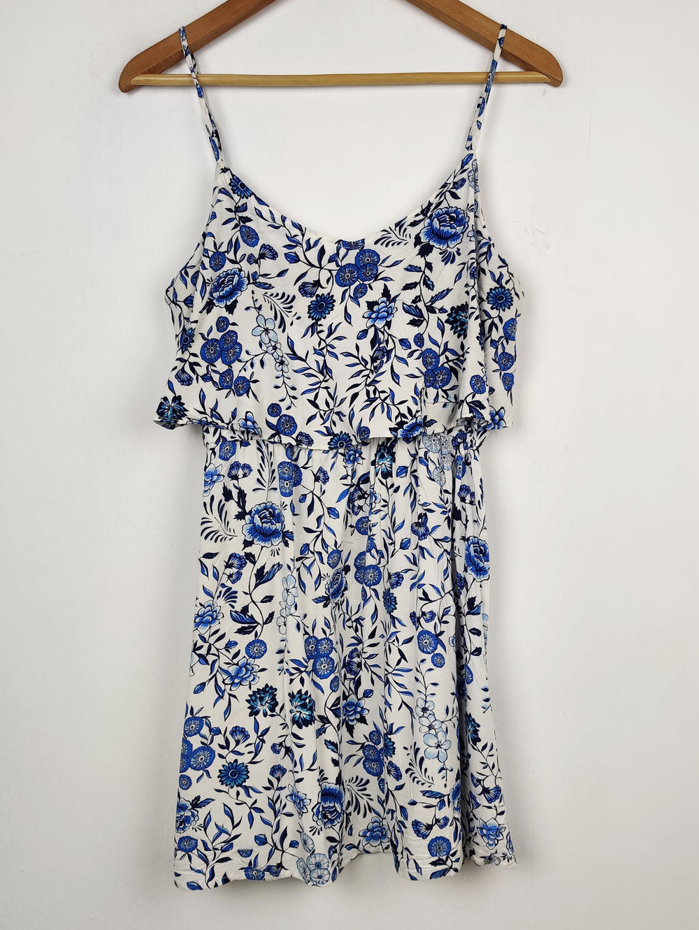 Buy online pre-used pre-loved 100% authentic & Original branded H&M (SWT-1029) available in Pakistan. Top international brands avilable.