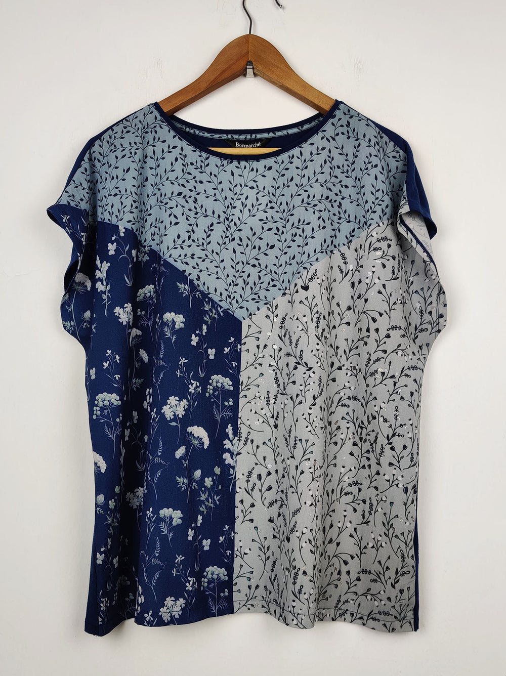 Buy online pre-used pre-loved 100% authentic & Original branded Bonmarche (SWT-1030) available in Pakistan. Top international brands avilable.