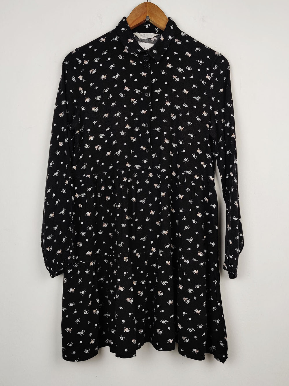 Buy online pre-used pre-loved 100% authentic & Original branded H&M (SWT-1044) available in Pakistan. Top international brands avilable.