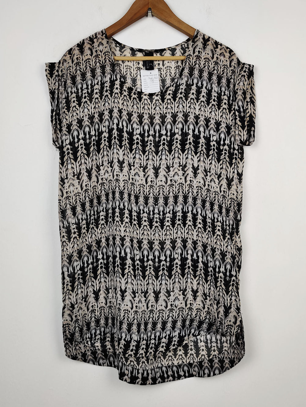 Buy online pre-used pre-loved 100% authentic & Original branded H&M (SWT-1063) available in Pakistan. Top international brands avilable.