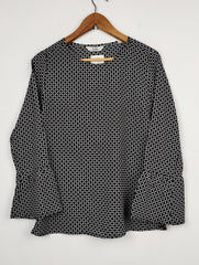 Buy online pre-used pre-loved 100% authentic & Original branded Tobiko (SWT-1105) available in Pakistan. Top international brands avilable.