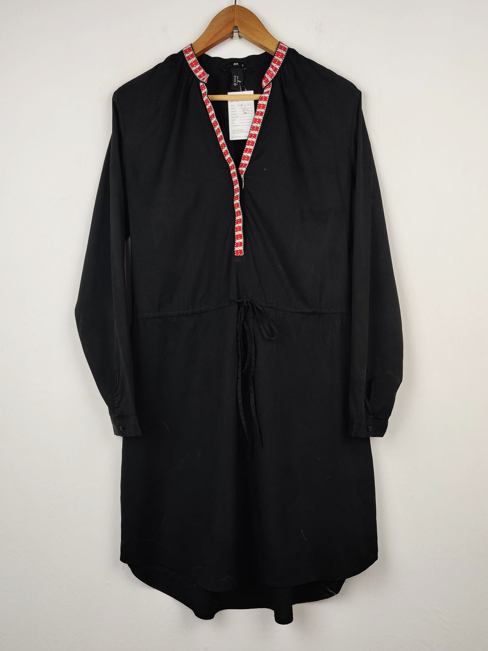 Buy online pre-used pre-loved 100% authentic & Original branded H&M (SWT-1164) available in Pakistan. Top international brands avilable.