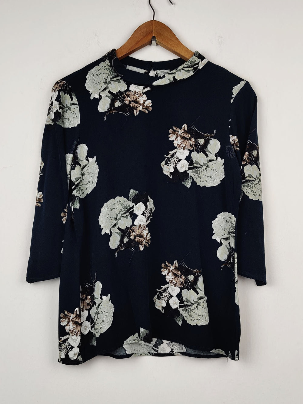 Buy online pre-used pre-loved 100% authentic & Original branded Soyaconcept (SWT-1166) available in Pakistan. Top international brands avilable.