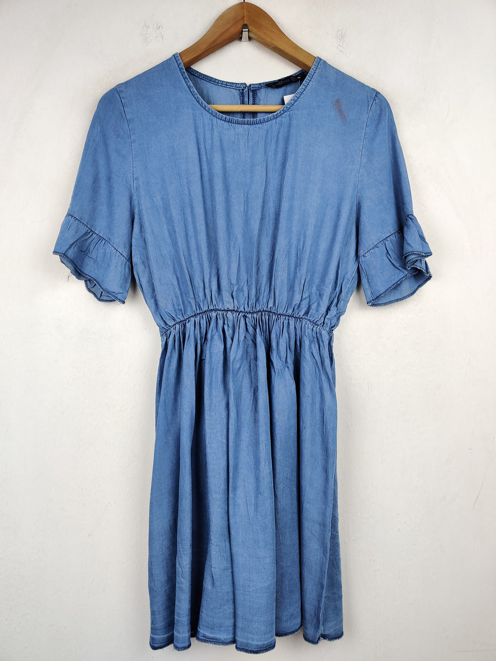 Buy online pre-used pre-loved 100% authentic & Original branded Boohoo (SWT-117) available in Pakistan. Top international brands avilable.