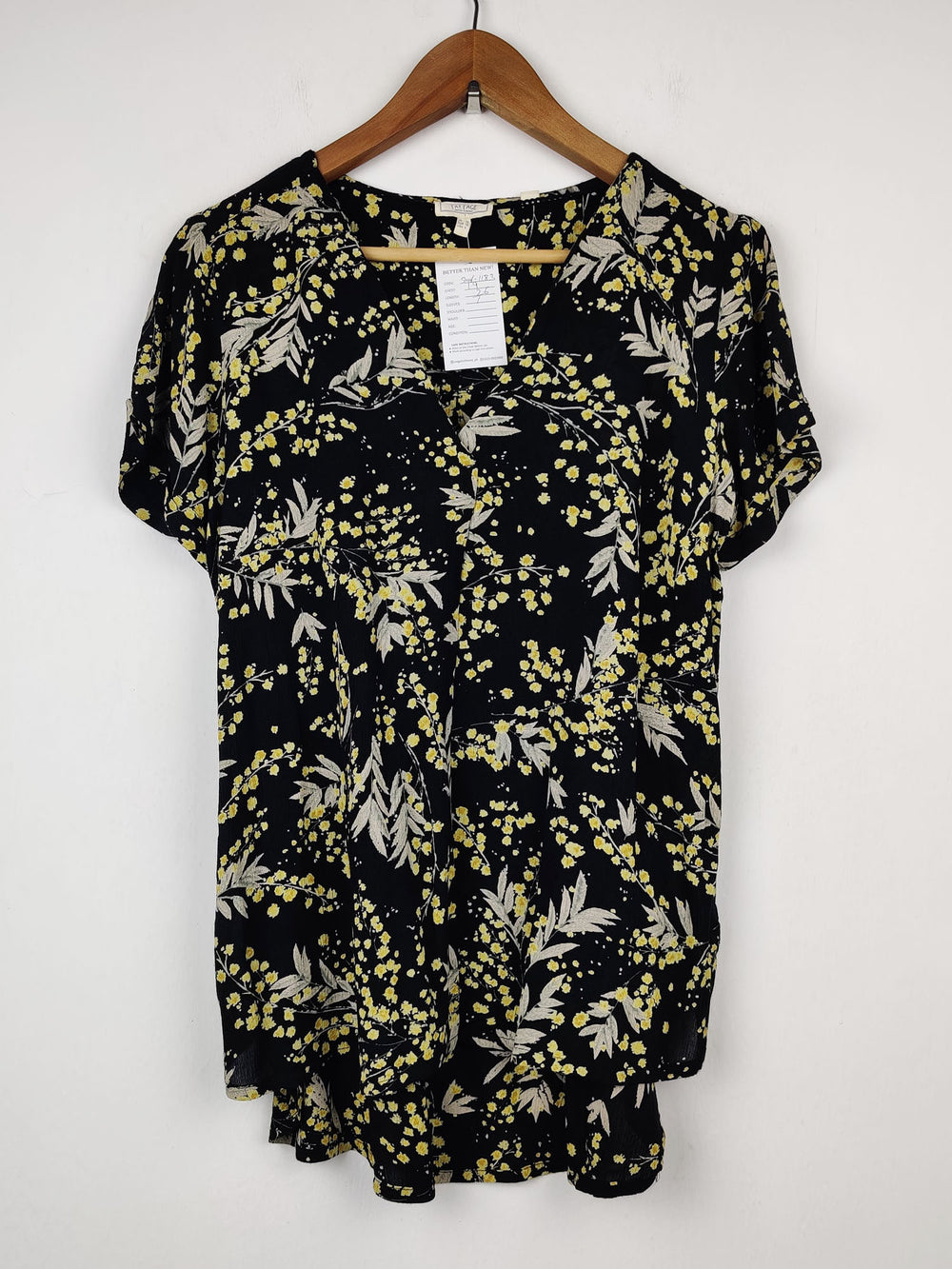 Buy online pre-used pre-loved 100% authentic & Original branded Fat Face (SWT-1183) available in Pakistan. Top international brands avilable.