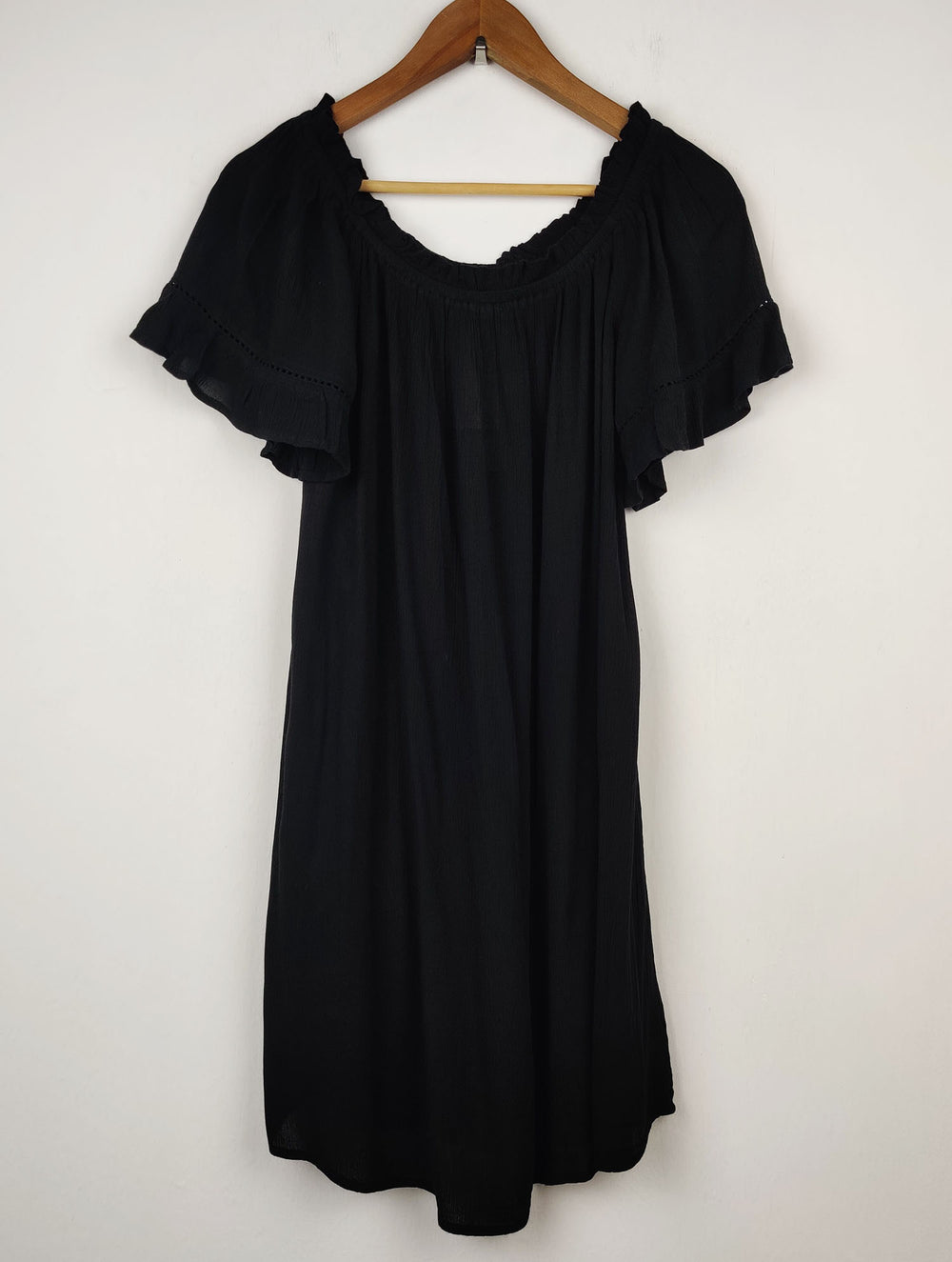 Buy online pre-used pre-loved 100% authentic & Original branded George (SWT-1184) available in Pakistan. Top international brands avilable.