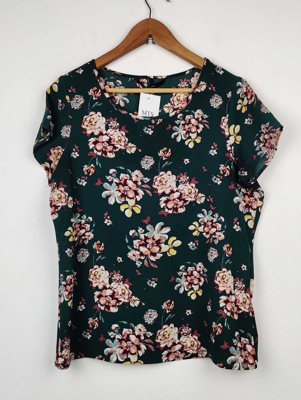 Buy online pre-used pre-loved 100% authentic & Original branded Vero Moda (SWT-1187) available in Pakistan. Top international brands avilable.