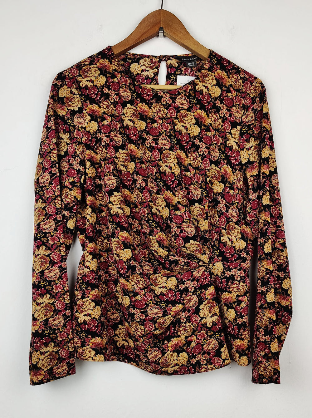 Buy online pre-used pre-loved 100% authentic & Original branded Primark (SWT-1240) available in Pakistan. Top international brands avilable.