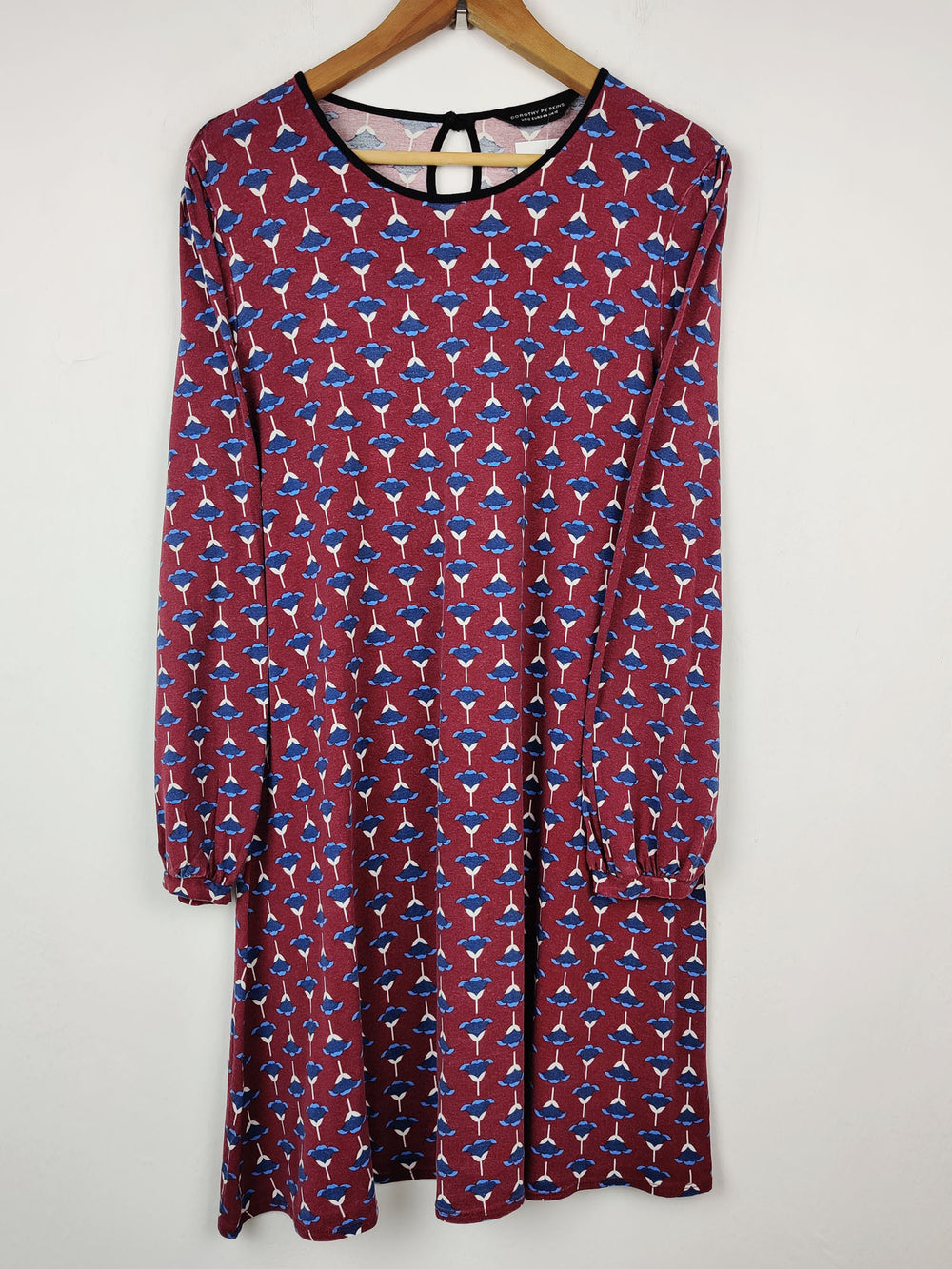 Buy online pre-used pre-loved 100% authentic & Original branded Dorothy Perkins (SWT-1316) available in Pakistan. Top international brands avilable.