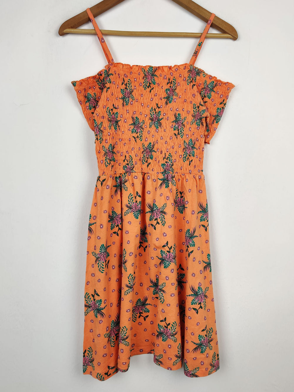 Buy online pre-used pre-loved 100% authentic & Original branded Kylie (SWT-1368) available in Pakistan. Top international brands avilable.