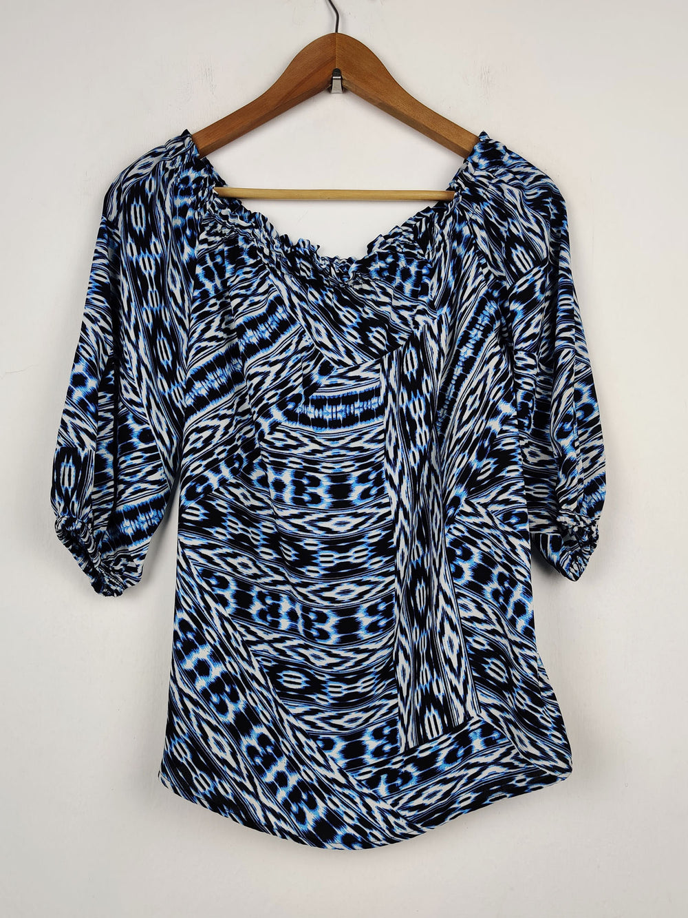 Buy online pre-used pre-loved 100% authentic & Original branded F&F (SWT-1369) available in Pakistan. Top international brands avilable.