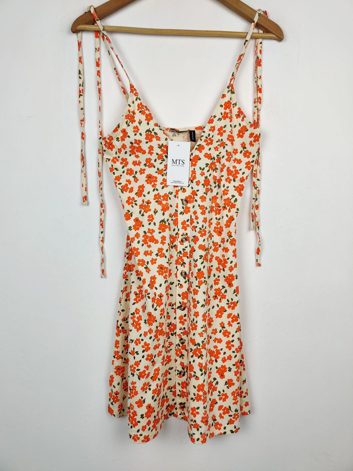 Buy online pre-used pre-loved 100% authentic & Original branded Asos Design (SWT-1393) available in Pakistan. Top international brands avilable.