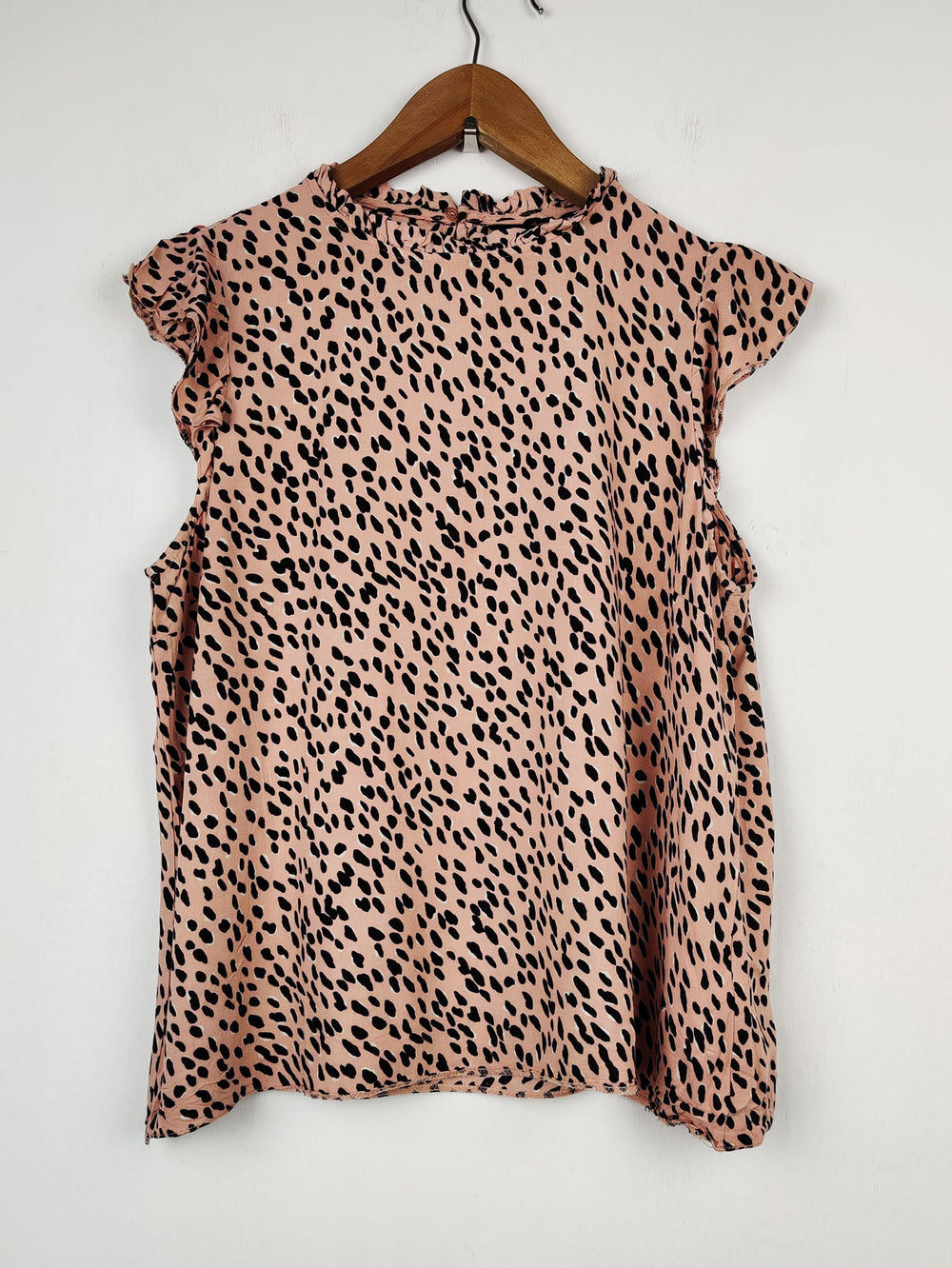 Buy online pre-used pre-loved 100% authentic & Original branded New Look (SWT-1395) available in Pakistan. Top international brands avilable.