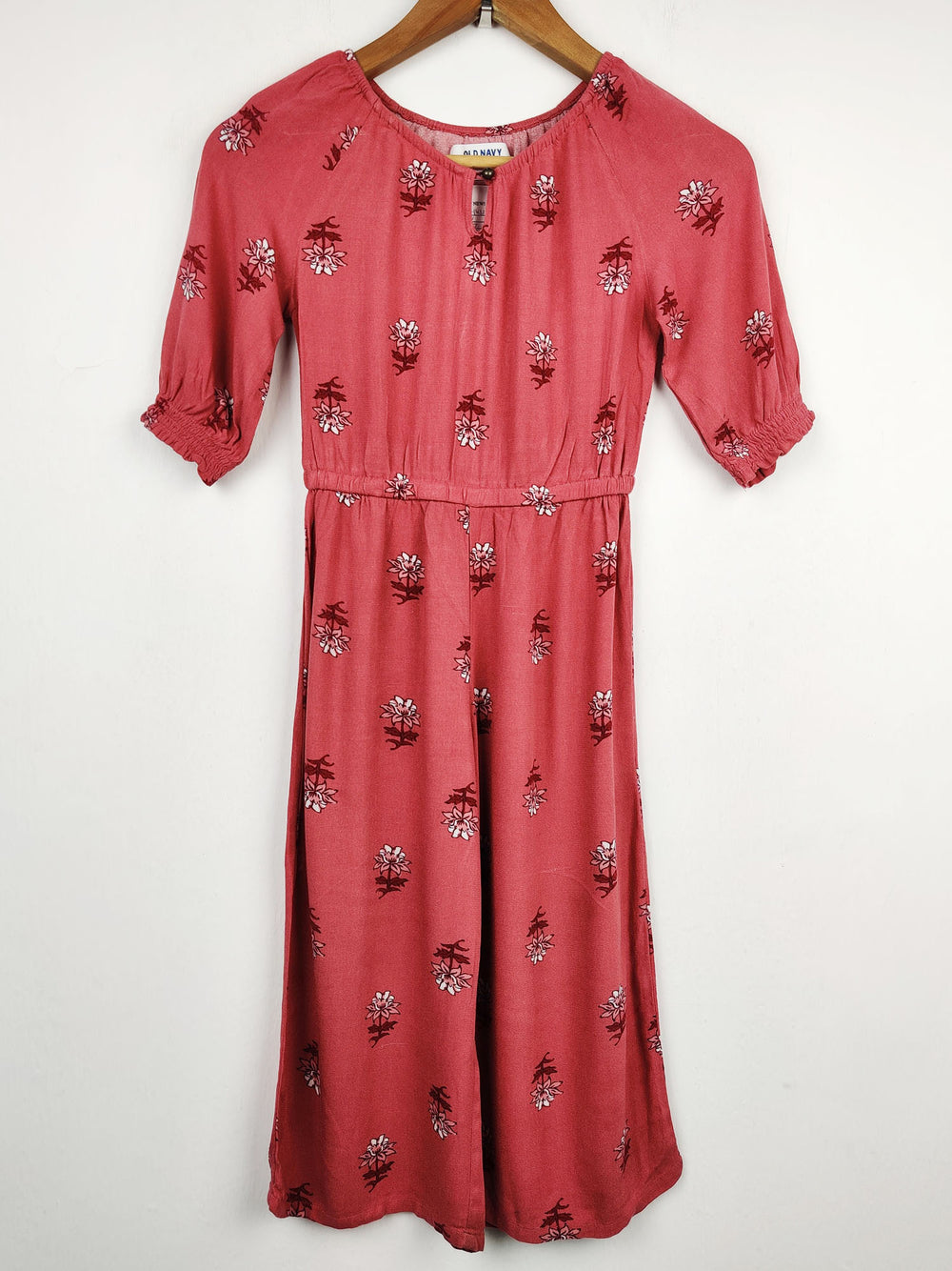 Buy online pre-used pre-loved 100% authentic & Original branded Old Navy (SWT-1431) available in Pakistan. Top international brands avilable.