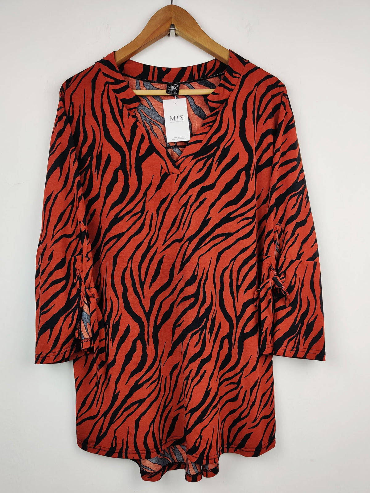 Buy online pre-used pre-loved 100% authentic & Original branded Lily (SWT-1455) available in Pakistan. Top international brands avilable.