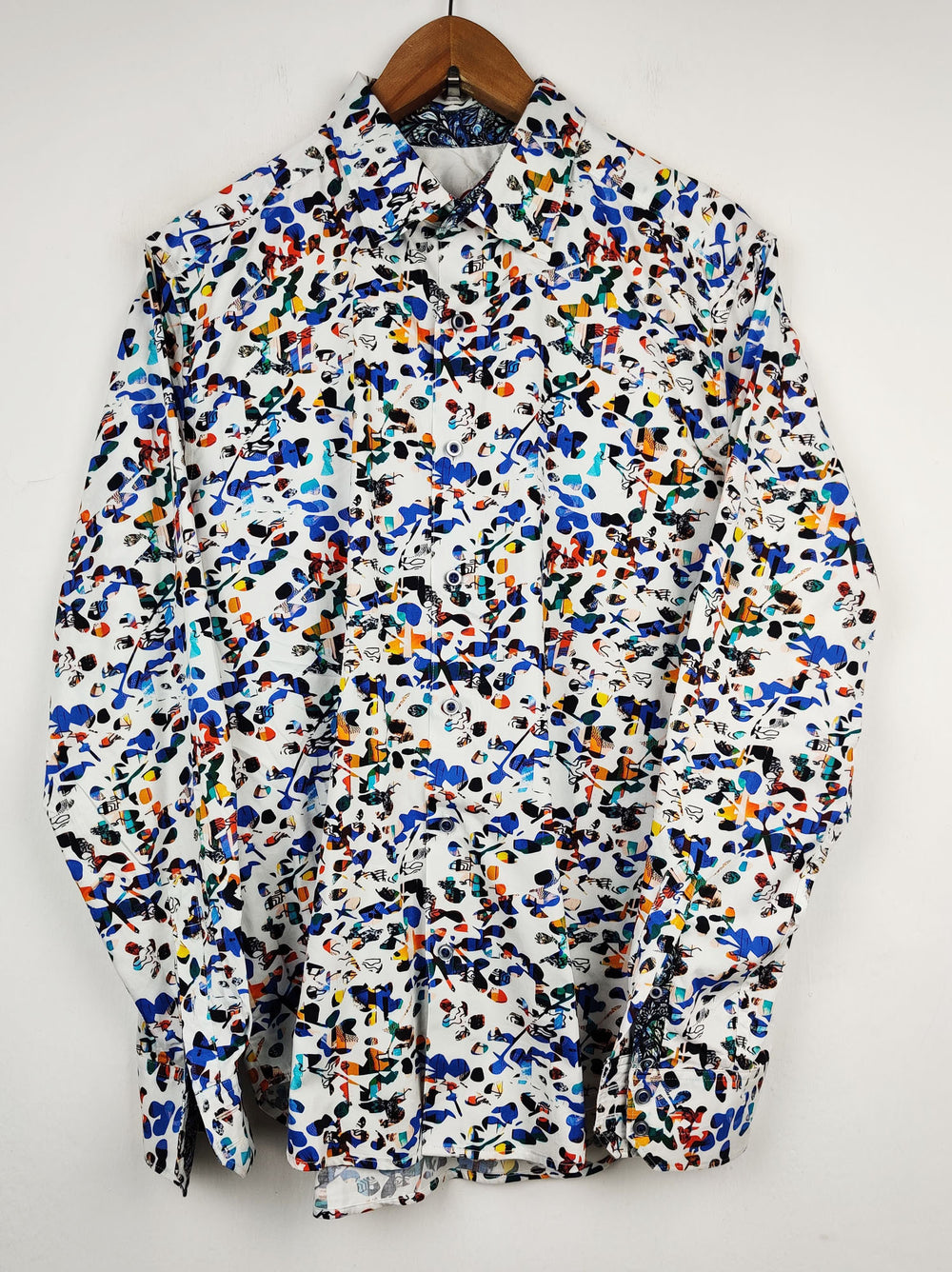 Buy online pre-used pre-loved 100% authentic & Original branded Robert Graham (SWT-1471) available in Pakistan. Top international brands avilable.