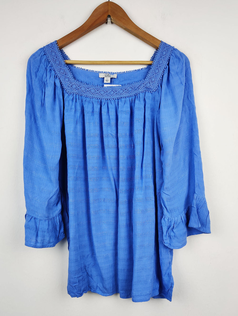 Buy online pre-used pre-loved 100% authentic & Original branded Croft & Barrow (SWT-1477) available in Pakistan. Top international brands avilable.