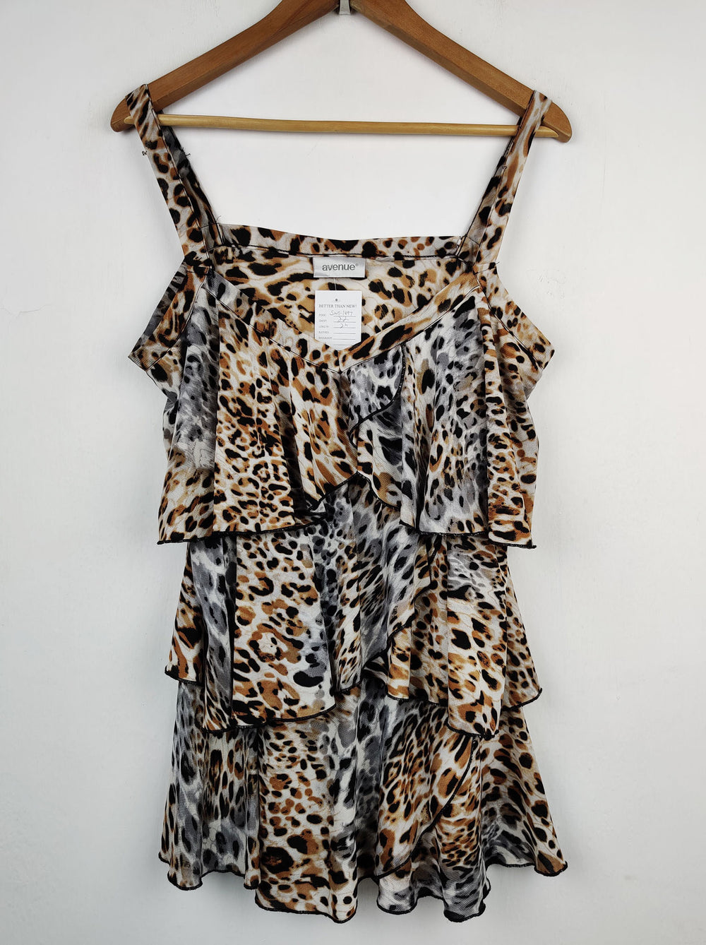 Buy online pre-used pre-loved 100% authentic & Original branded Avenue (SWT-1497) available in Pakistan. Top international brands avilable.