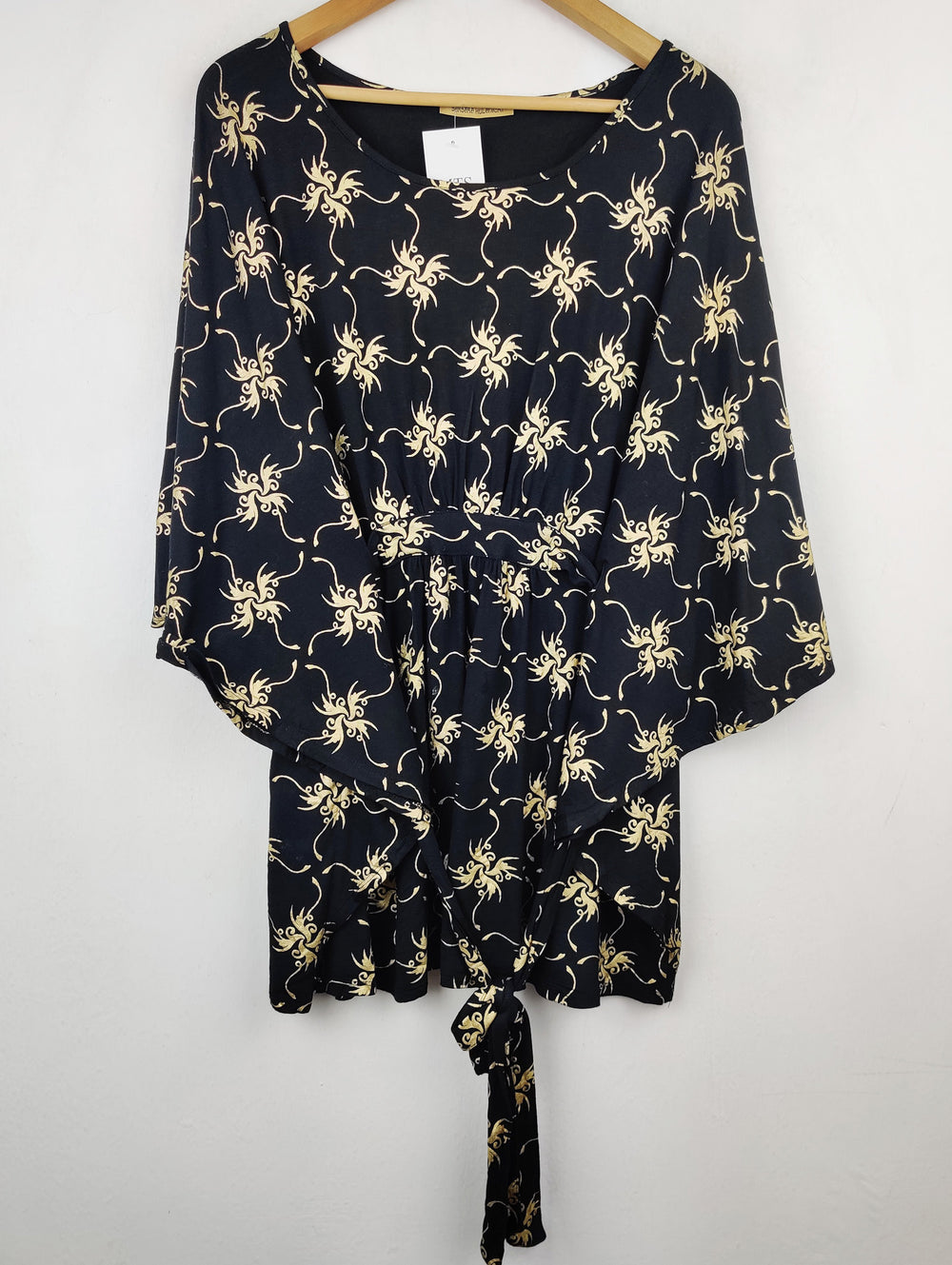 Buy online pre-used pre-loved 100% authentic & Original branded George (SWT-154) available in Pakistan. Top international brands avilable.