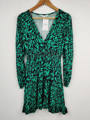 Buy online pre-used pre-loved 100% authentic & Original branded Petite (SWT-1558) available in Pakistan. Top international brands avilable.