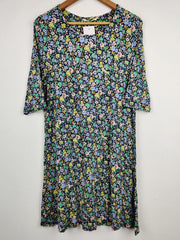 Buy online pre-used pre-loved 100% authentic & Original branded Tu (SWT-1563) available in Pakistan. Top international brands avilable.