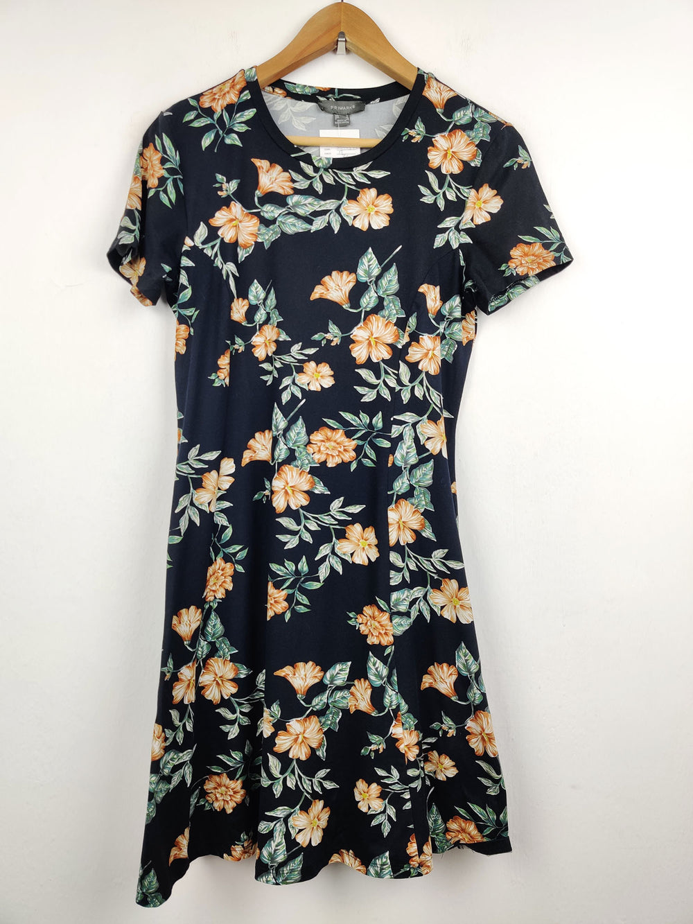 Buy online pre-used pre-loved 100% authentic & Original branded Primark (SWT-1575) available in Pakistan. Top international brands avilable.