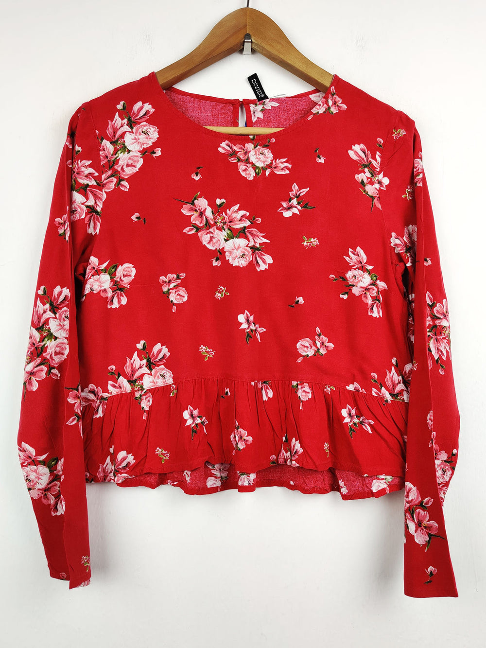 Buy online pre-used pre-loved 100% authentic & Original branded H&M (SWT-1598) available in Pakistan. Top international brands avilable.