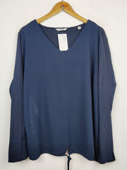 Buy online pre-used pre-loved 100% authentic & Original branded Essentials (SWT-1640) available in Pakistan. Top international brands avilable.