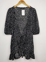 Buy online pre-used pre-loved 100% authentic & Original branded Bershka (SWT-1650) available in Pakistan. Top international brands avilable.