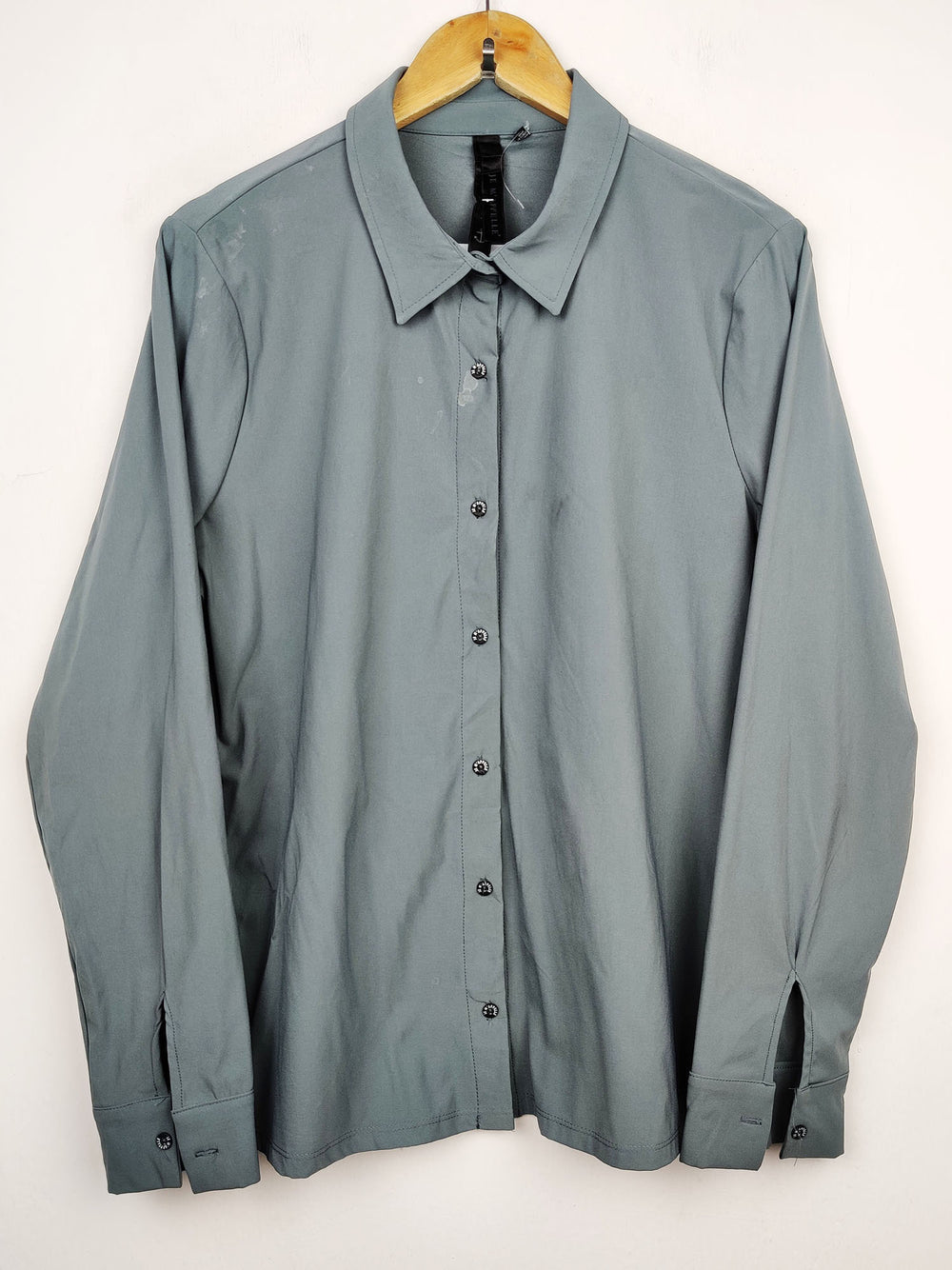 Buy online pre-used pre-loved 100% authentic & Original branded Je M'Appelle (SWT-1663) available in Pakistan. Top international brands avilable.