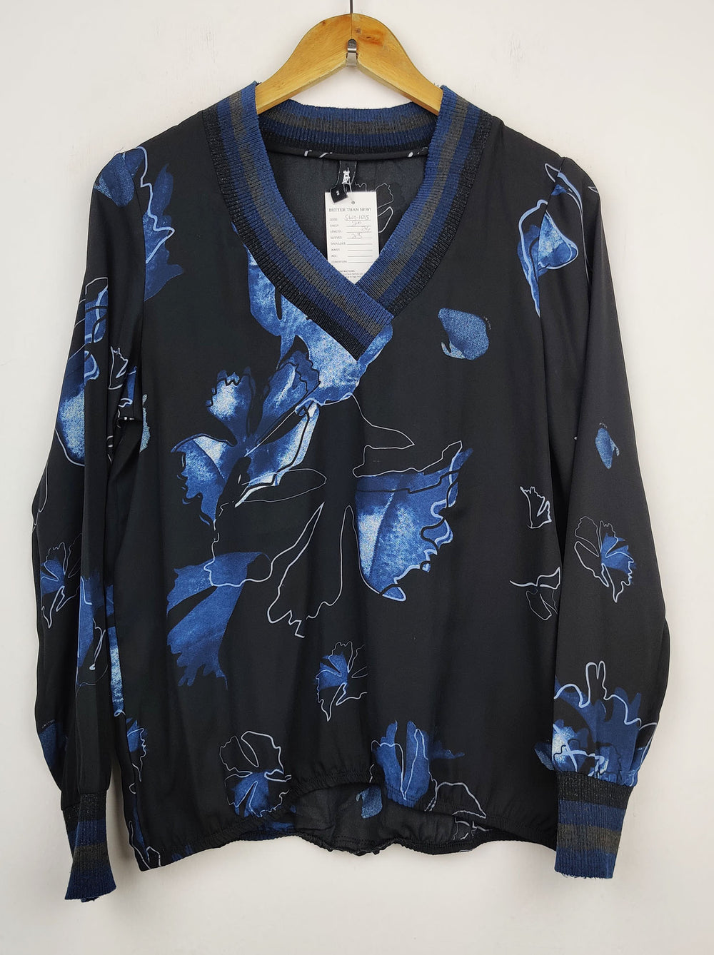 Buy online pre-used pre-loved 100% authentic & Original branded Eksept (SWT-1685) available in Pakistan. Top international brands avilable.