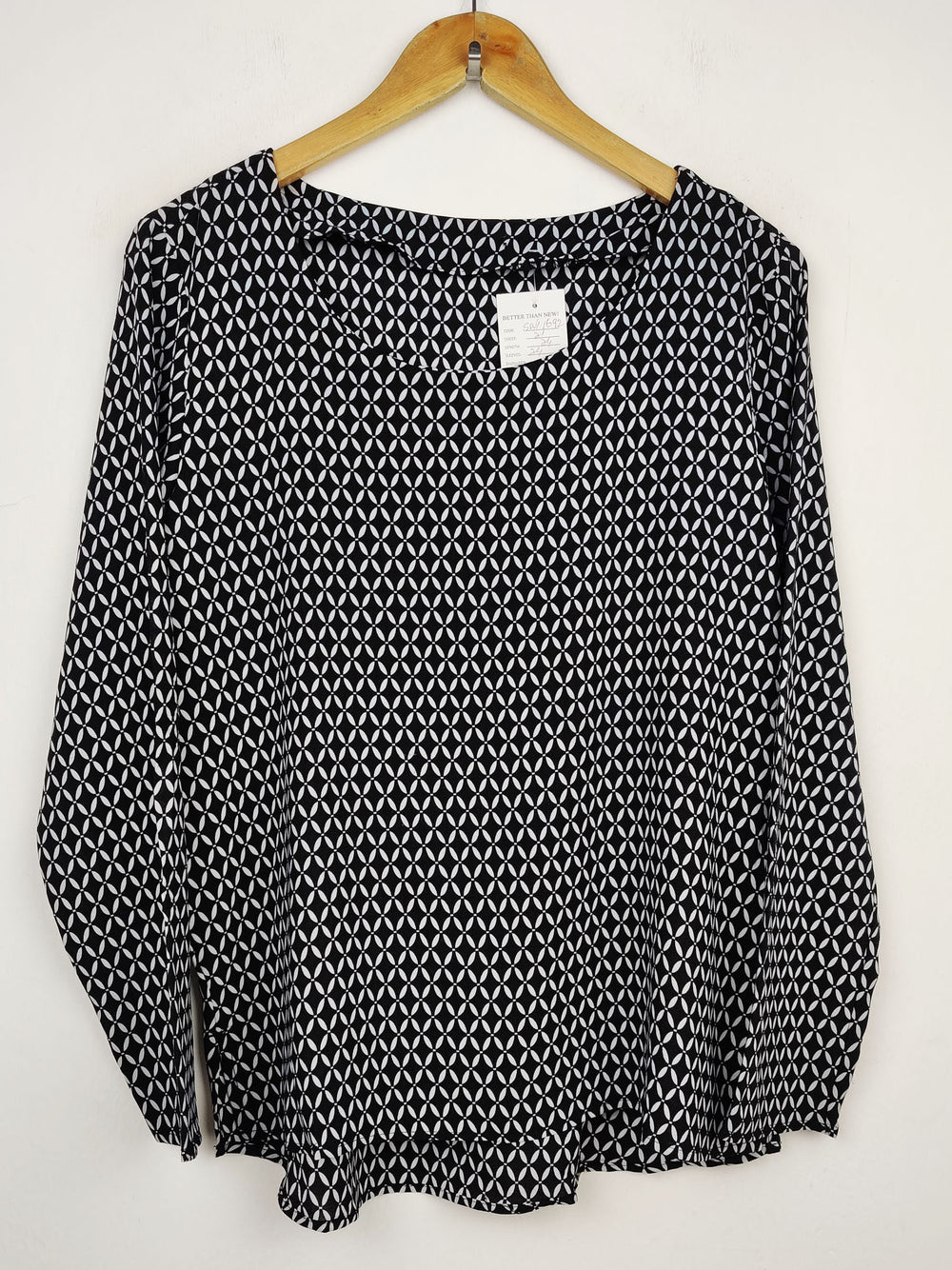 Buy online pre-used pre-loved 100% authentic & Original branded Unknown Brand (SWT-1692) available in Pakistan. Top international brands avilable.