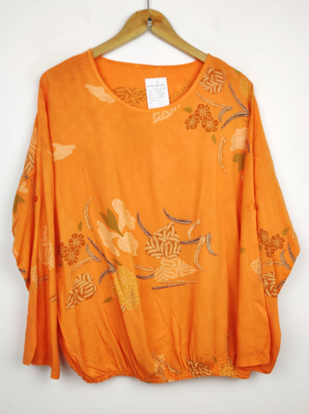 Buy online pre-used pre-loved 100% authentic & Original branded Unknown Brand (SWT-1696) available in Pakistan. Top international brands avilable.