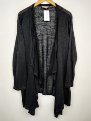 Buy online pre-used pre-loved 100% authentic & Original branded H&M (SWT-1698) available in Pakistan. Top international brands avilable.