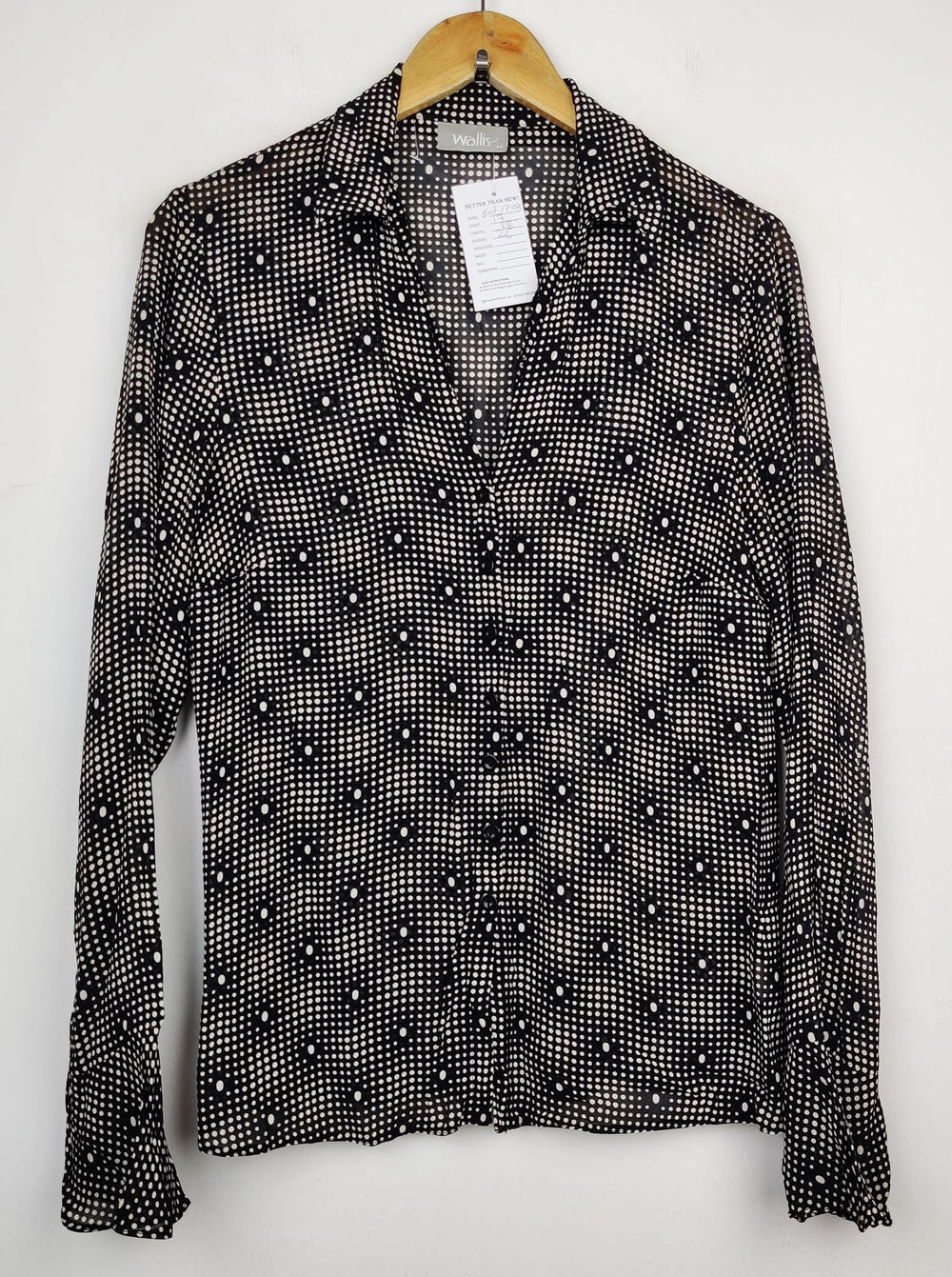 Buy online pre-used pre-loved 100% authentic & Original branded Wallis (SWT-1708) available in Pakistan. Top international brands avilable.