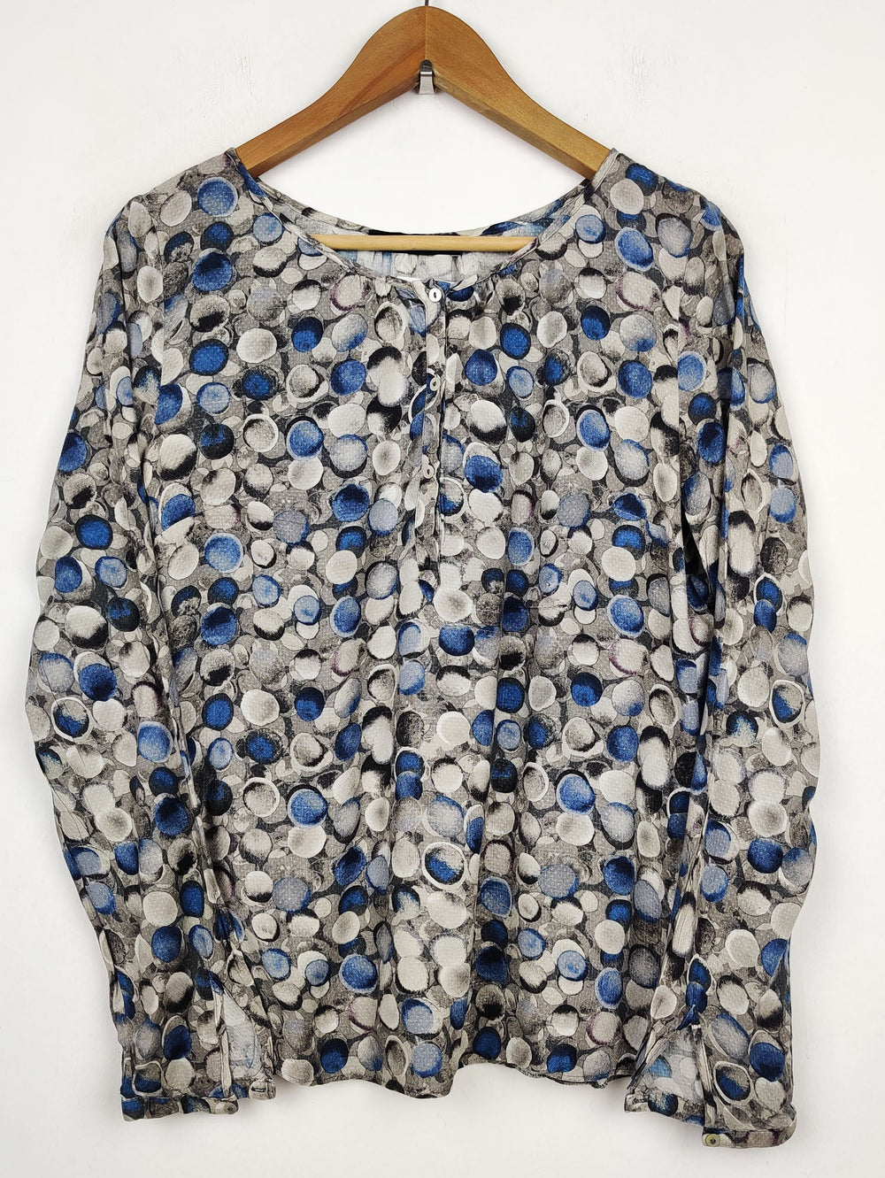 Buy online pre-used pre-loved 100% authentic & Original branded Taifun (SWT-1745) available in Pakistan. Top international brands avilable.