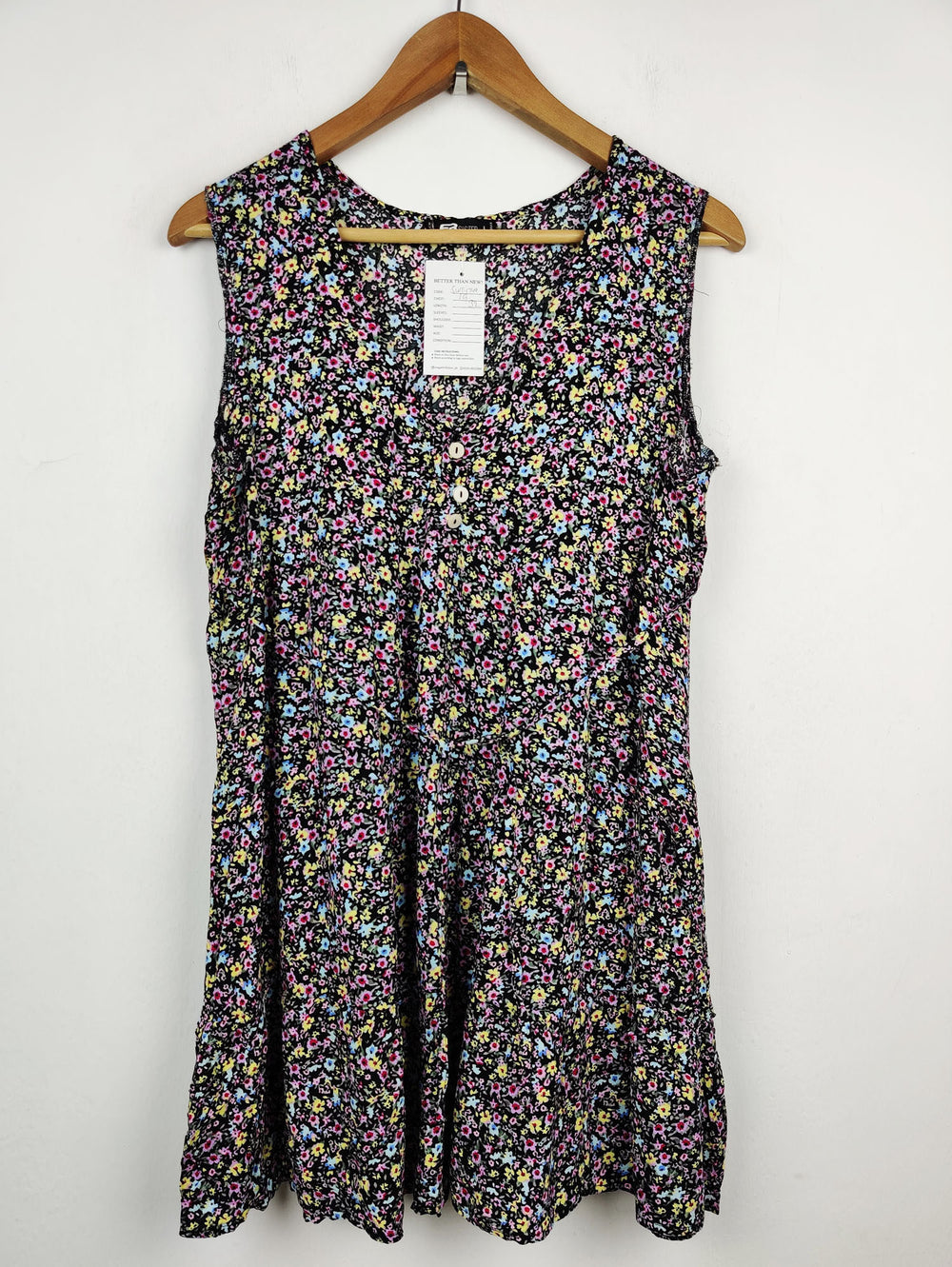 Buy online pre-used pre-loved 100% authentic & Original branded Fb Sister (SWT-1749) available in Pakistan. Top international brands avilable.