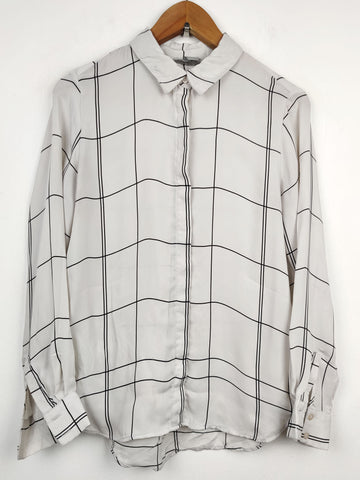 Buy online pre-used pre-loved 100% authentic & Original branded H&M (SWT-1777) available in Pakistan. Top international brands avilable.