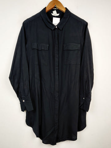 Buy online pre-used pre-loved 100% authentic & Original branded H&M (SWT-1780) available in Pakistan. Top international brands avilable.