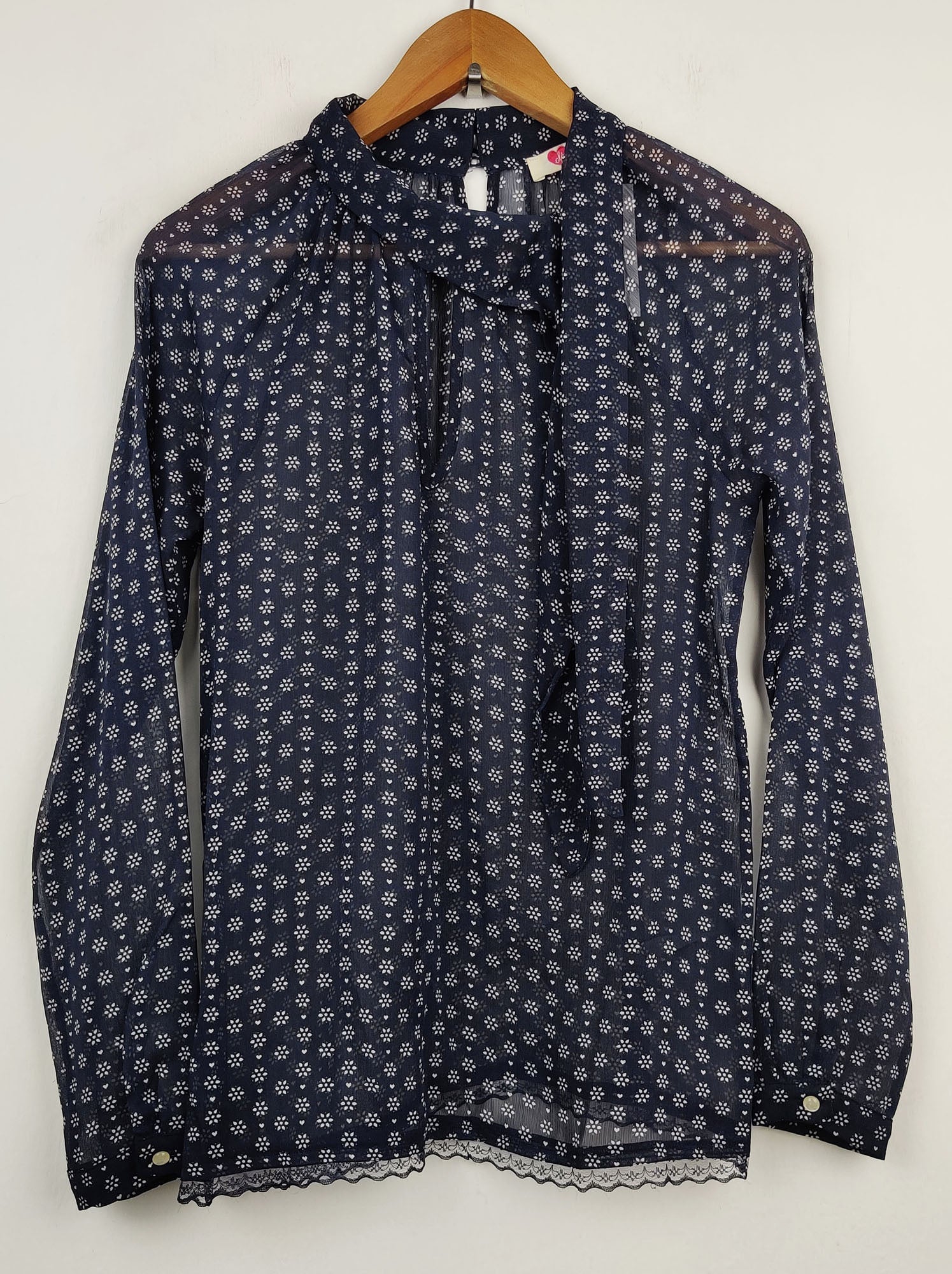 Buy online pre-used pre-loved 100% authentic & Original branded Ole (SWT-1821) available in Pakistan. Top international brands avilable.
